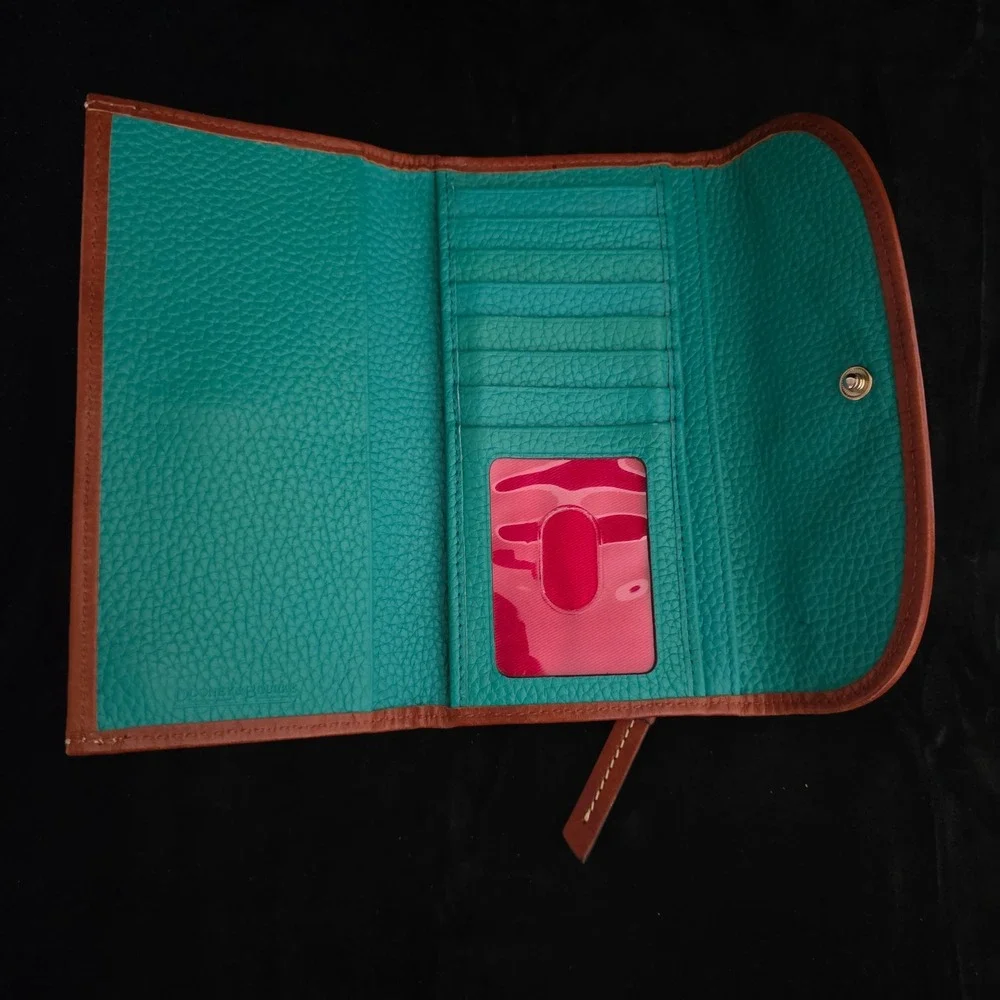 Dooney & Bourke Pebble Grain Leather Continental Clutch Wallet Spearmint NICE